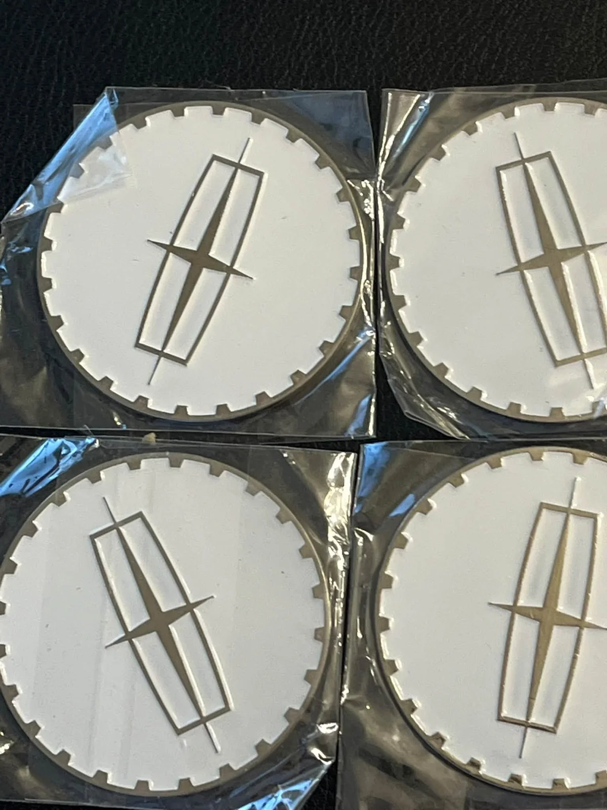 Lincoln — white lowrider wire-wheel chips